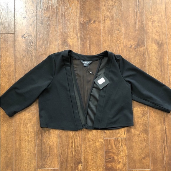 NWT Plus Size Black Mesh Back Cropped Jacket Blazer.  1X. - Picture 2 of 7